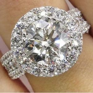 NEW 18k Round Cut Silver Wedding Ring